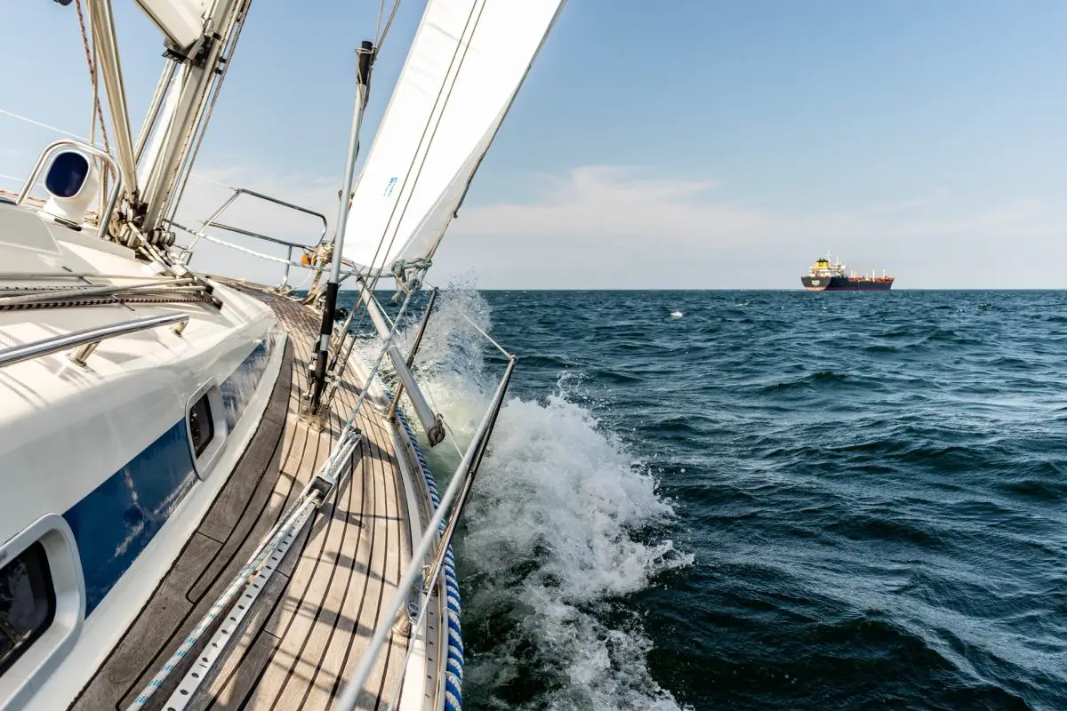 10 Unique Great Lakes Sailing Destinations To Explore