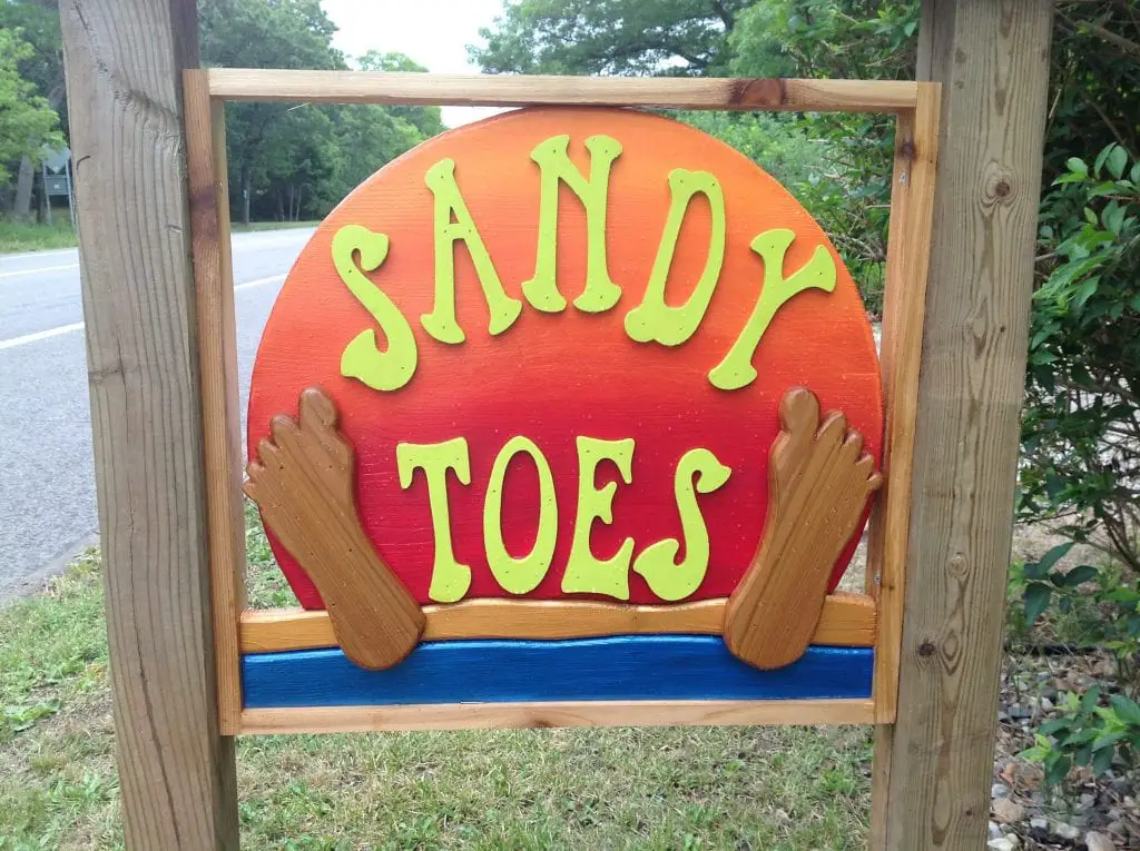 Caseville-Michigan-Cottage-Sign-Sandy-Toes