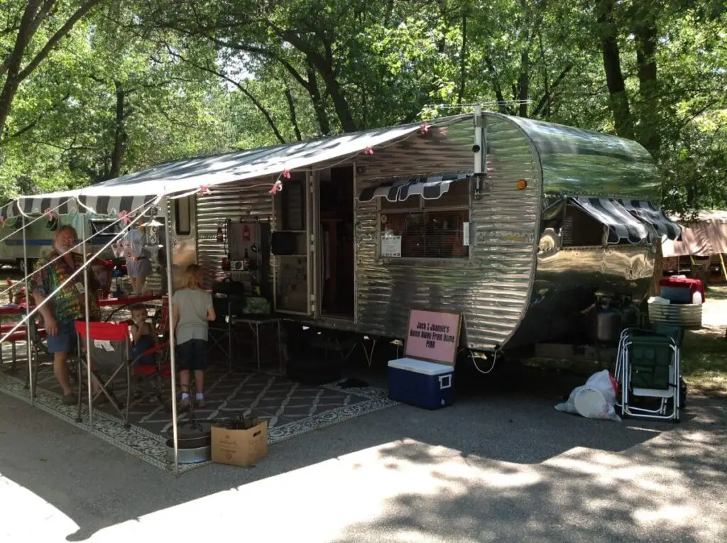 Tin-Can-Camper-Vintage-Trailer