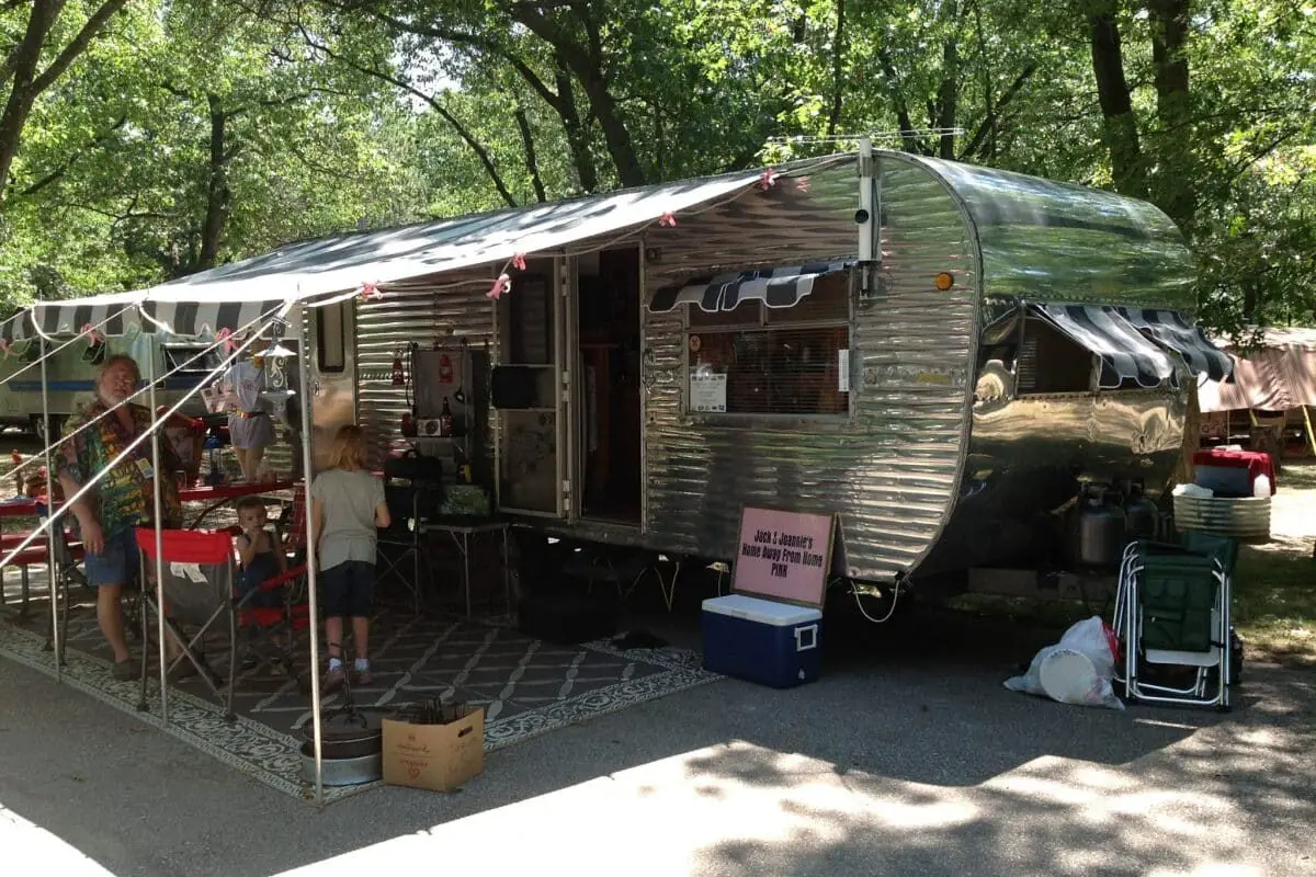 Tin-Can-Camper-Vintage-Trailer