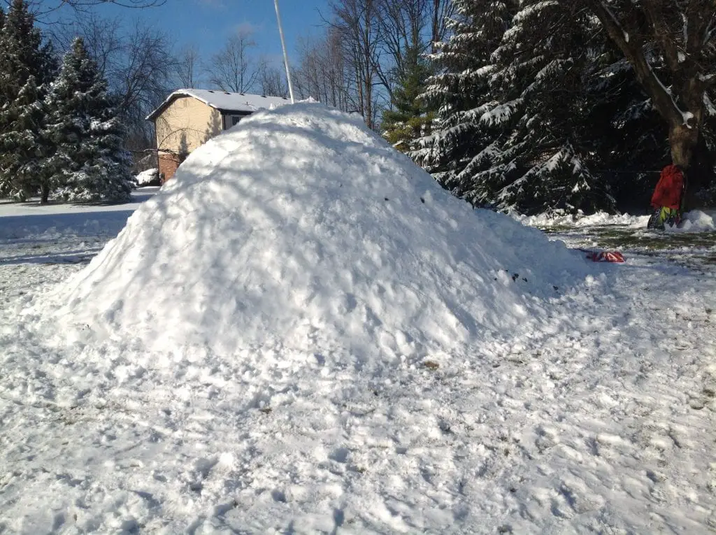Quinzee Snow Shelter for WInter