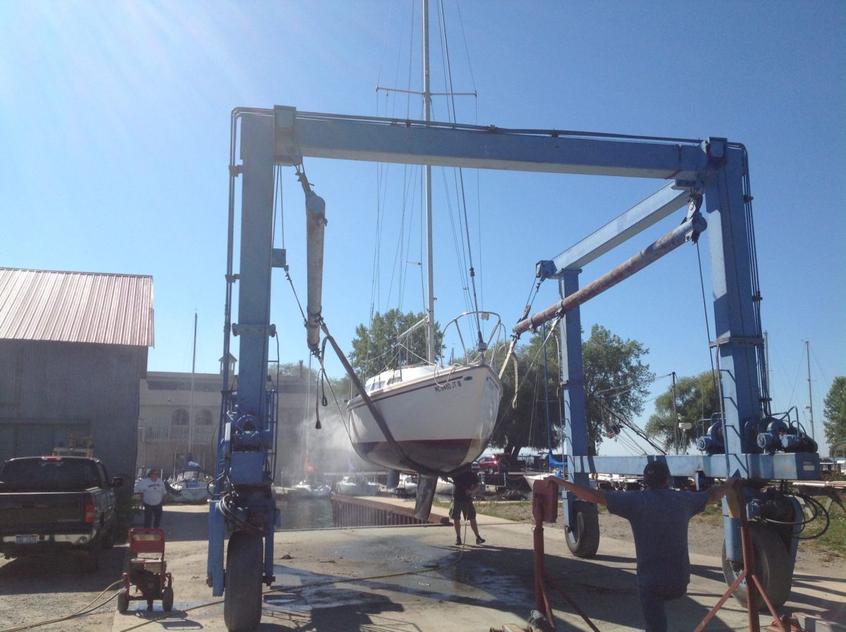 Lowering the Mast of a Catalina 27