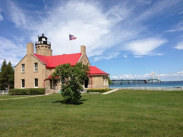 Old Mackinac Lighthouse - View Freighters in Michigan - Great Lakes Ships