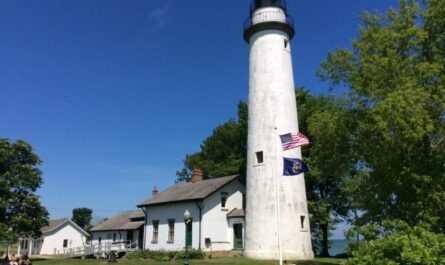 Haunted Michigan Pointe Aux Barques Lighthouse