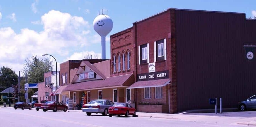 5 Things to Do In The Amazing Colorful Murals of Elkton Michigan