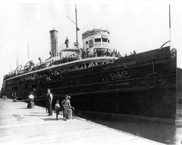 Great Lakes Ship Building
