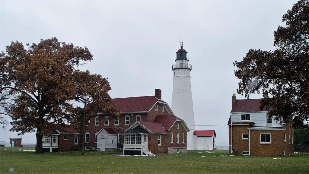 Ft-Gratiot-Lighthouse-Duplex - Michigan Tourist Attractions