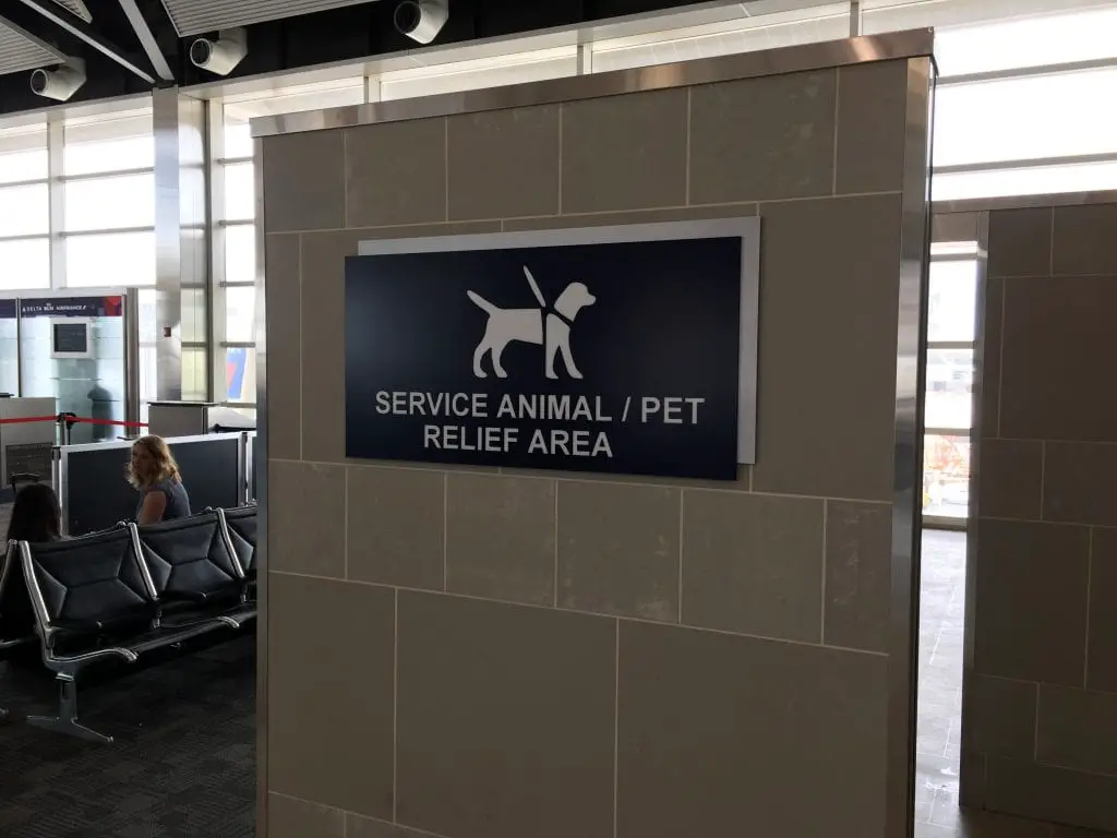 DTW Airport service dog rest area sign