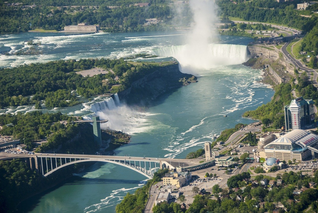 For 3 Years, The Niagara Falls Webcam Increased Its Powerful Roar 