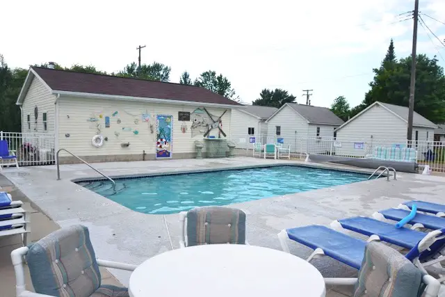 Blue Spruce Motel Pool - 