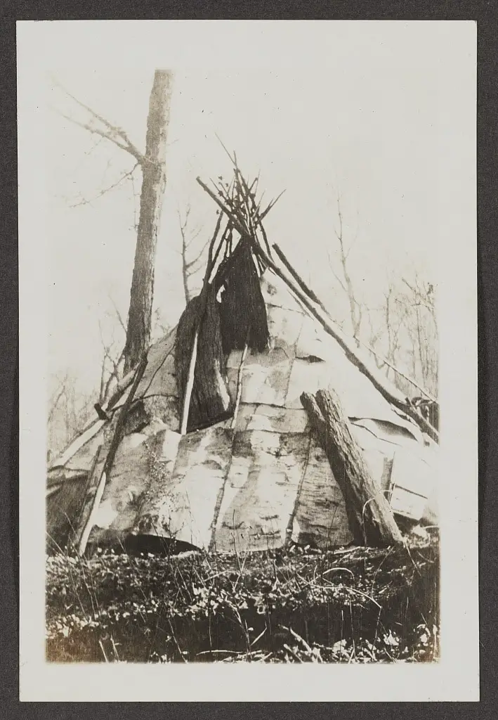 Michigan Indian - Birch Bark Wigwam - Like used by chief standing oak