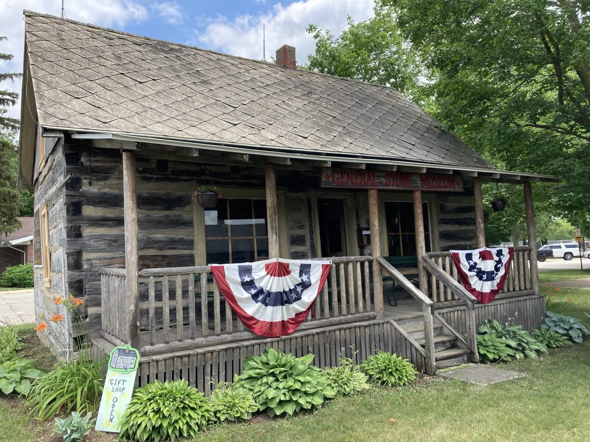 Pioneer Log Cabin Bad Axe