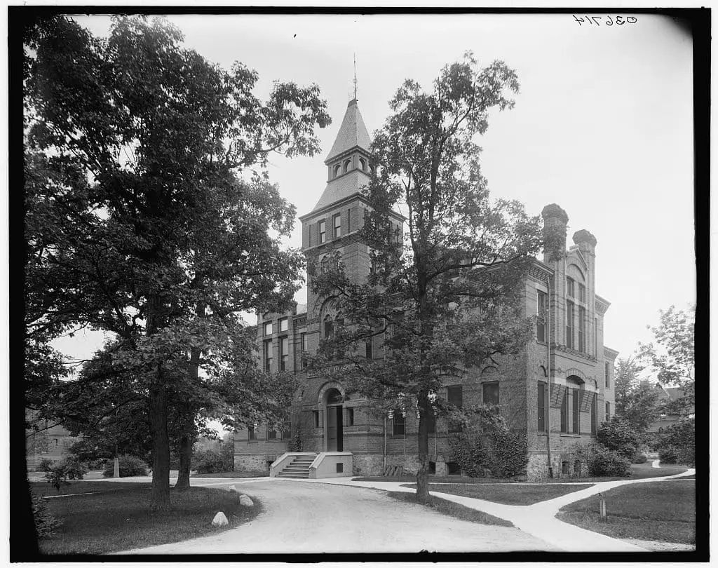 Michigan Agricultural College Library 1905