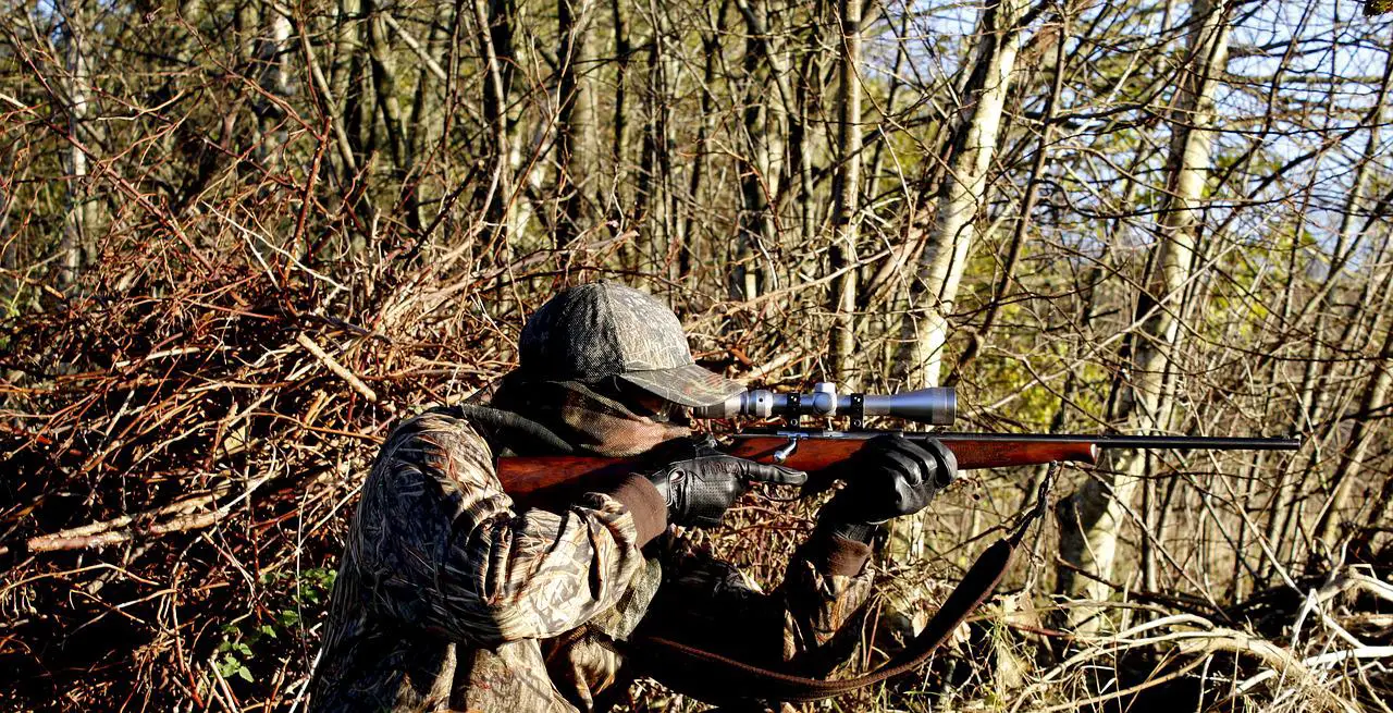 Deer Hunting Clothing – Top 7 Fail-proof Elements to Get Outfitted in 2023