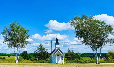 Michigan's Tiny Chapels