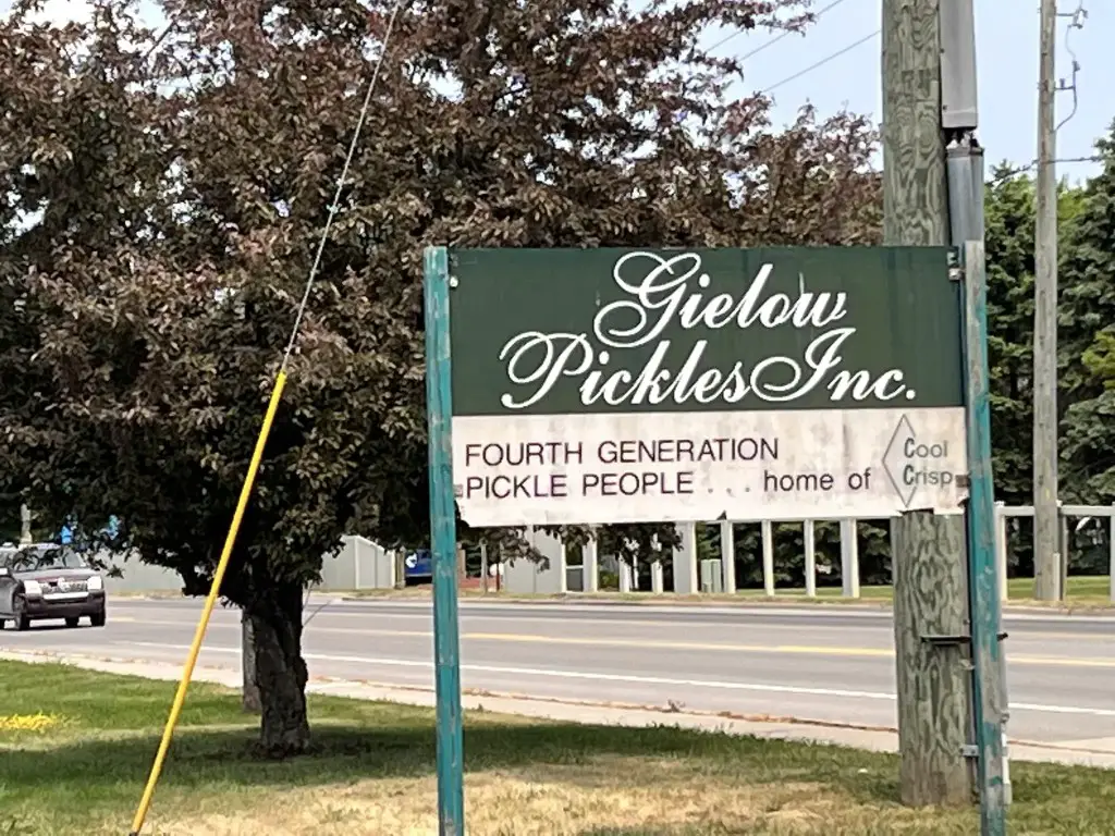 Gielow Pickles sign