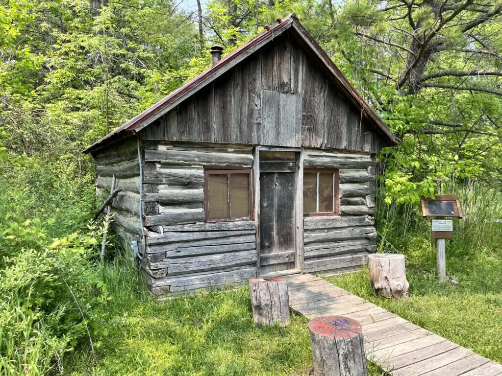 Houndtown Cabin (1882)