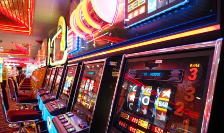 Michigan Slot Venues: A traveler spinning the slot machine with a scenic Michigan landscape in the background.