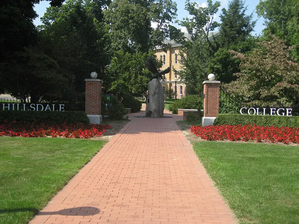 Hillsdale College gate