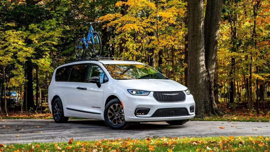 2024 Chrysler Pacifica Plug-In Hybrid Select and Chrysler Pacifica Touring L models