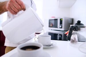 Heat water in Kettle
