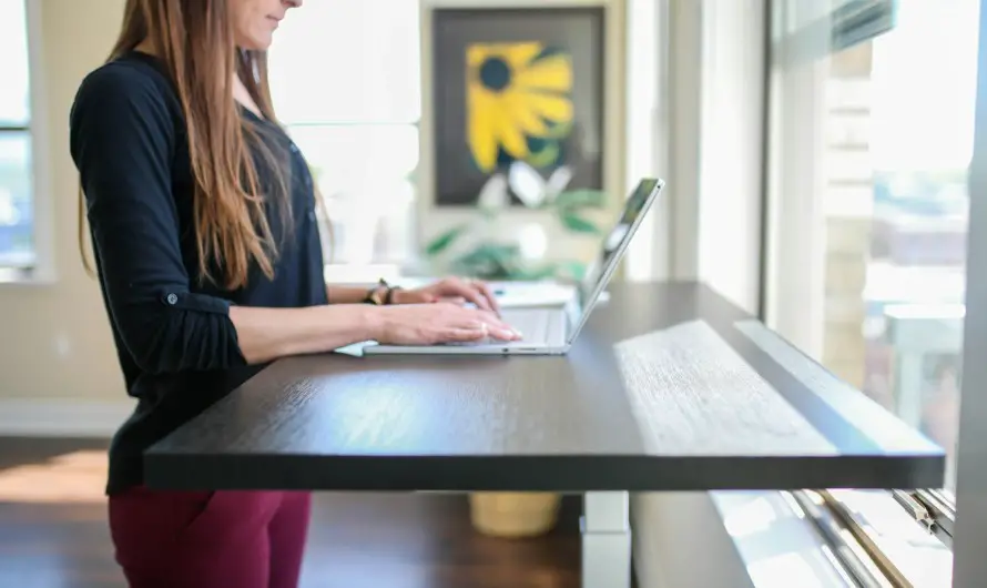 The Rise of The Lift Desk: Transforming Michigan’s Home Offices