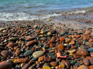 best rock hunting beaches in michigan