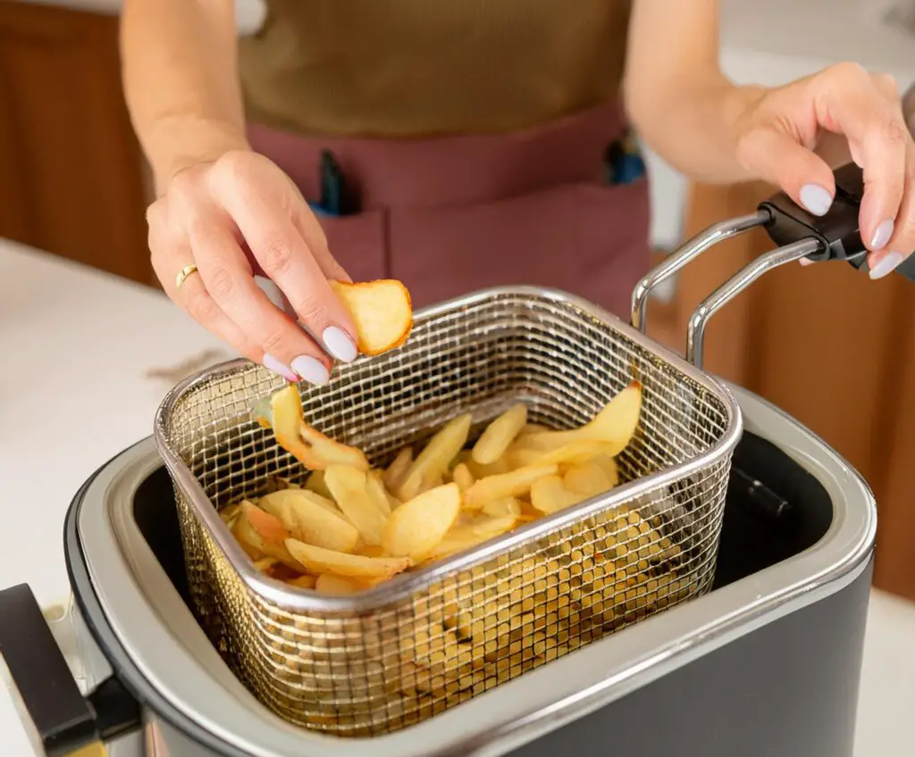 Deep frying Potato Chips