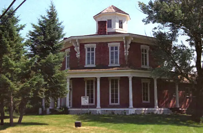 Loren Andrus Octagon House