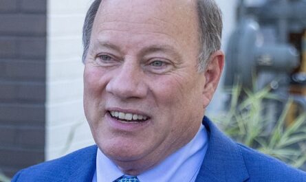 Detroit Mayor Mike Duggan announces his final year in office and an independent run for Michigan governor in 2026, aiming to upend partisan politics.