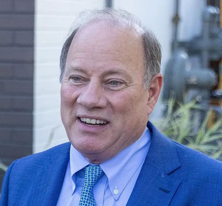 Detroit Mayor Mike Duggan announces his final year in office and an independent run for Michigan governor in 2026, aiming to upend partisan politics.