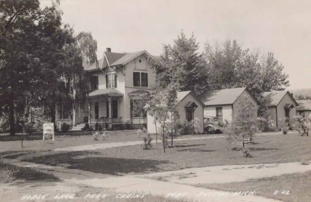 Horse Shoe Park Cabins