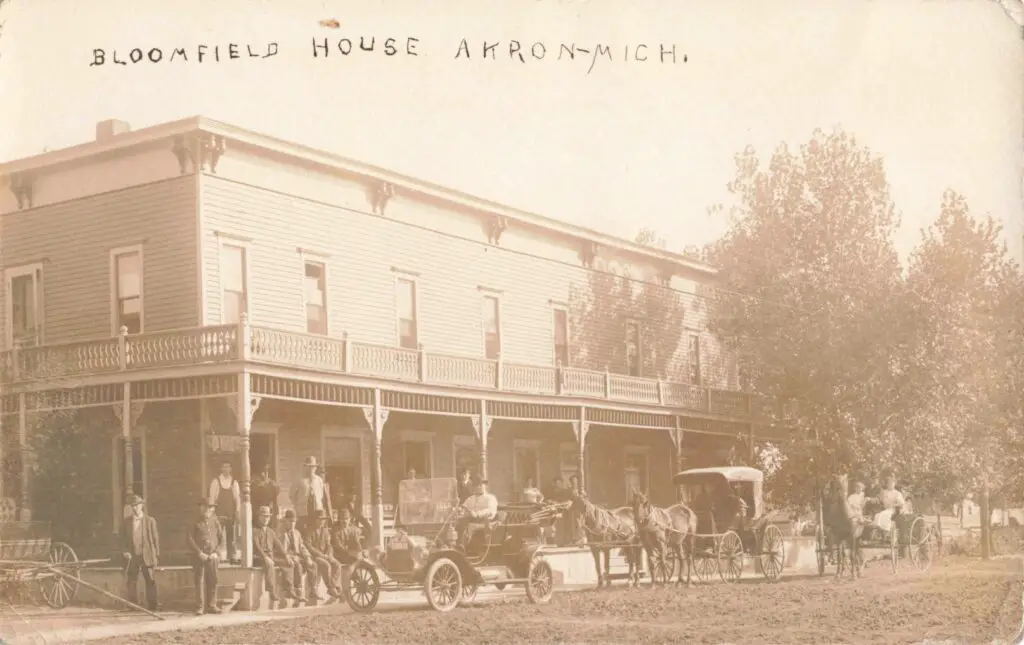 Bloomfiled House Akron Michigan