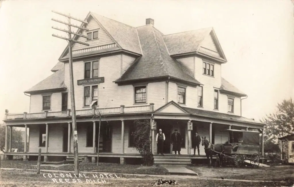 Colonial Hotel