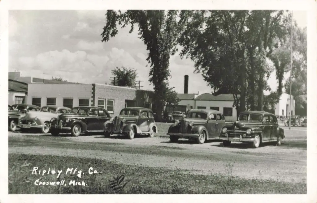 a group of cars parked in a row