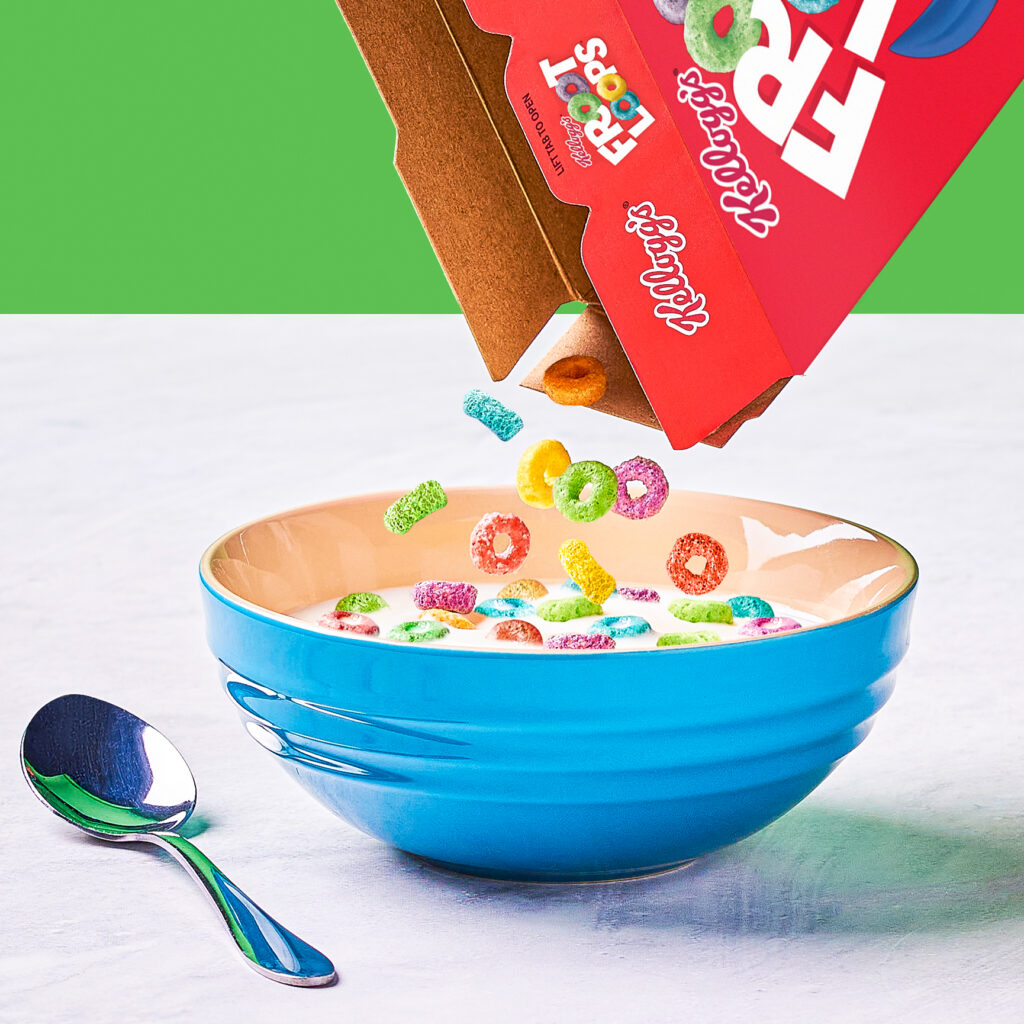 a bowl of cereal with cereal falling into it