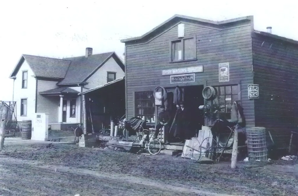 Munger 1902 Schnettler Hardware and house. (across from Nearings Bar)