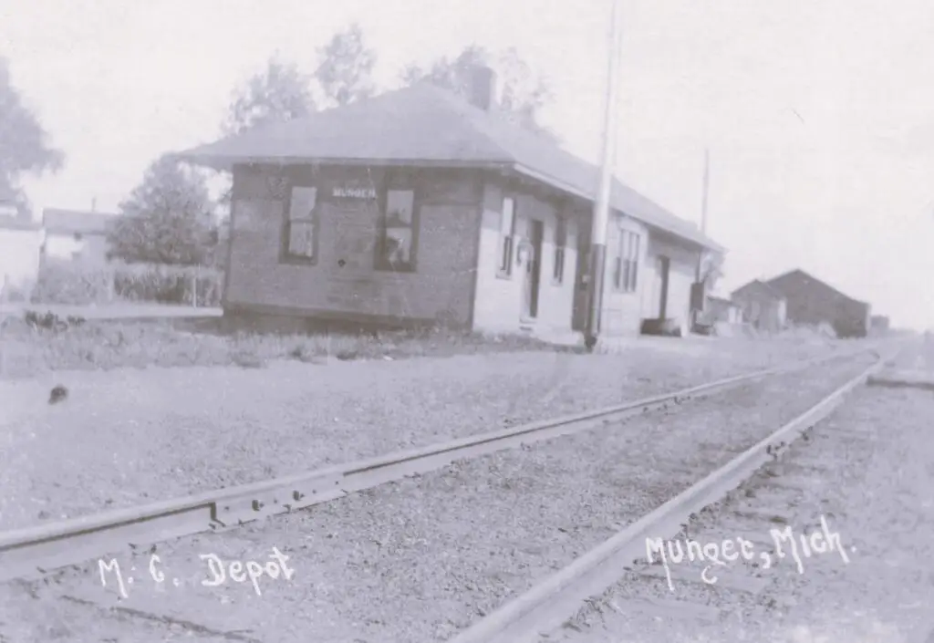 a train tracks next to a building