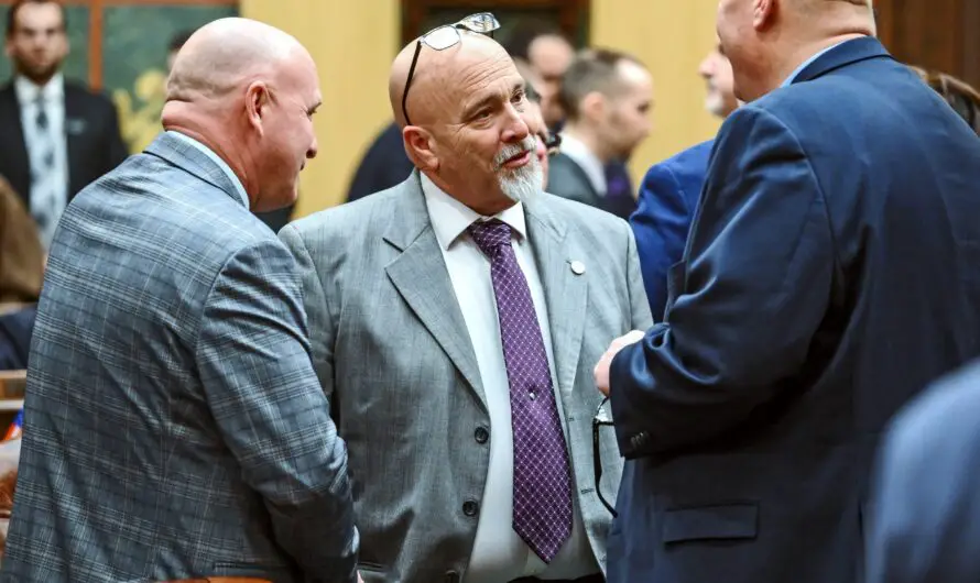 Michigan Budget Deadline Fight Spurs “No Budget, No Pay” Push
