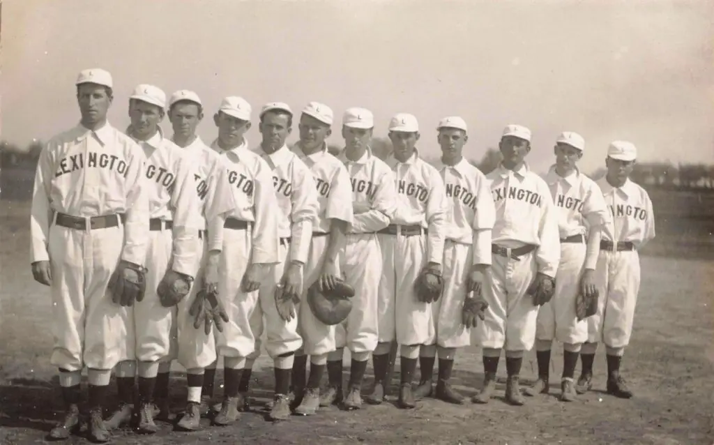 a group of baseball players posing for a photo