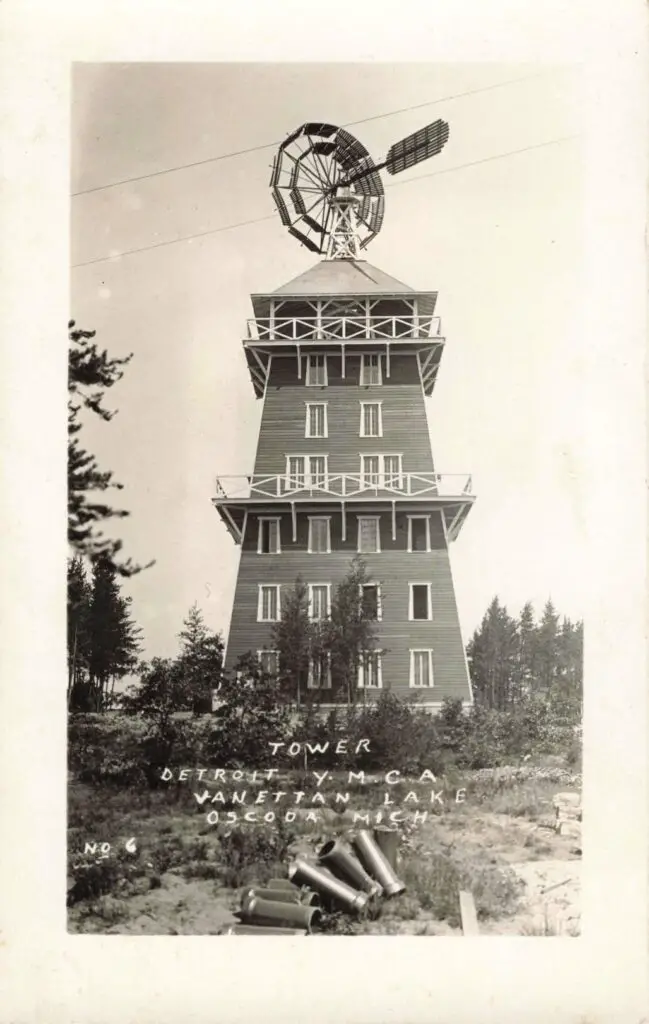 a tall building with a circular tower