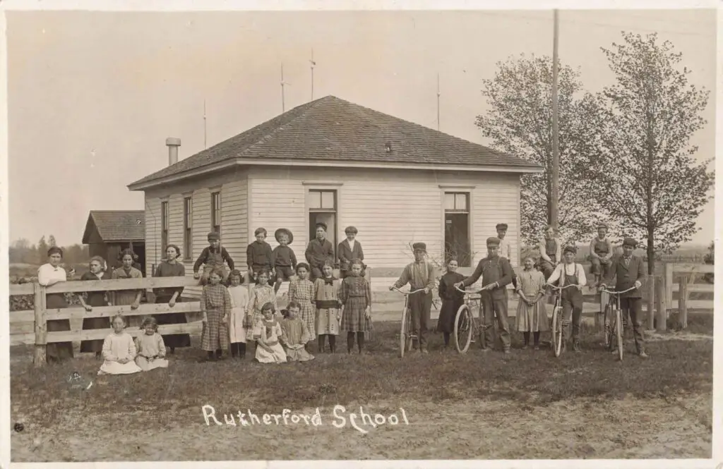 Historic group photo at school - Teacher Rules 1900
