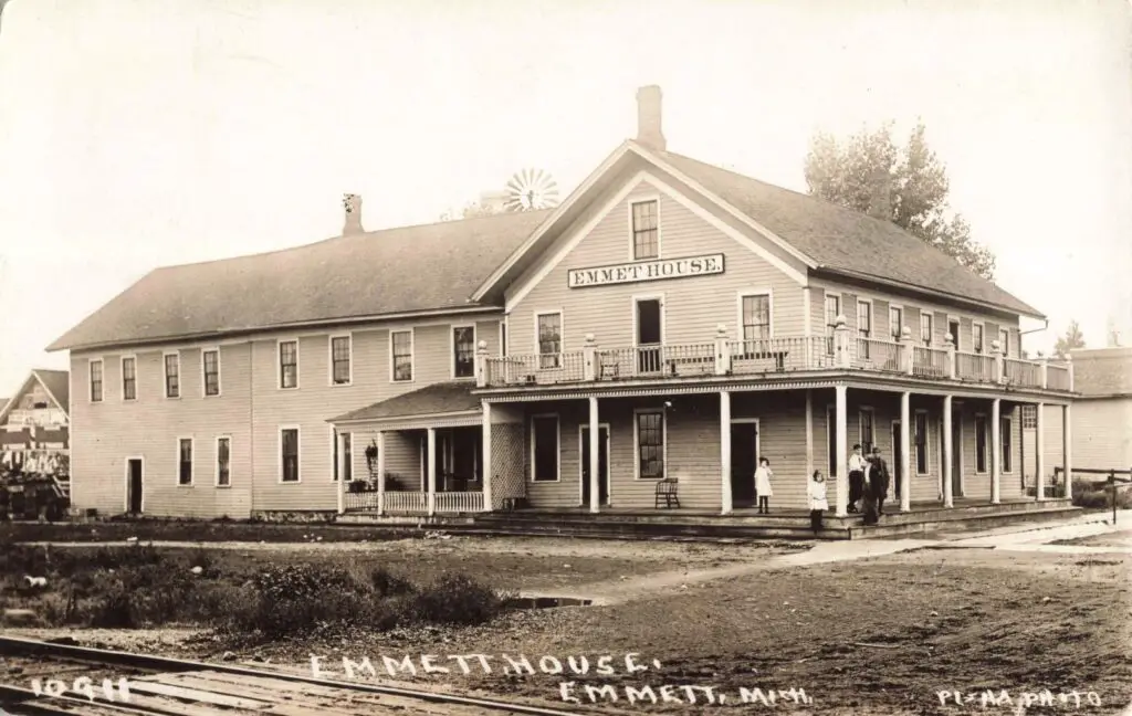 Historic Emmett House with guests