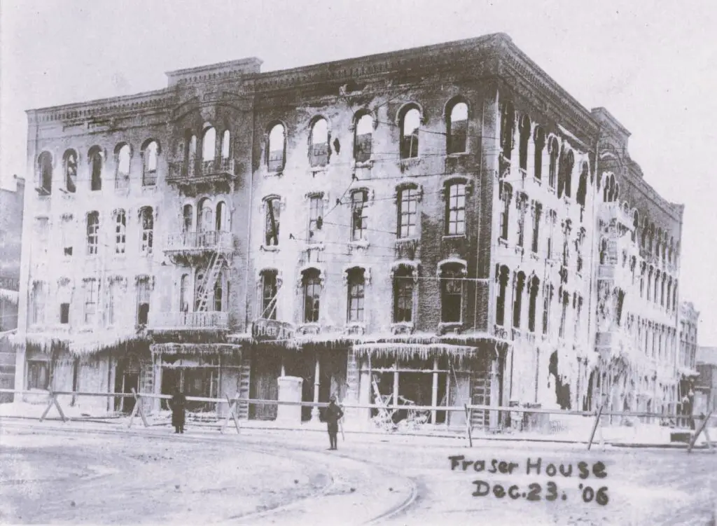 Ruins and smoke from the Fraser House hotel fire in Bay City, 1906