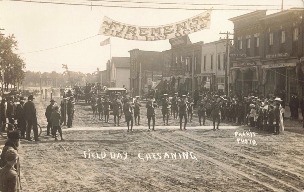 Parade with firemen in Chesaning