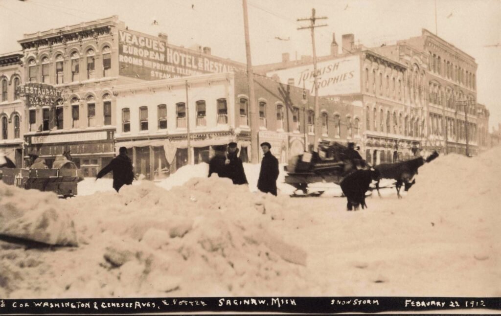 Historic snowstorm in Saginaw, Michigan