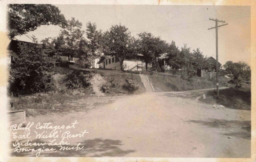 Bluff Cottages at Earl Wiest's Resort Indian Lake Dowagiac, Mich