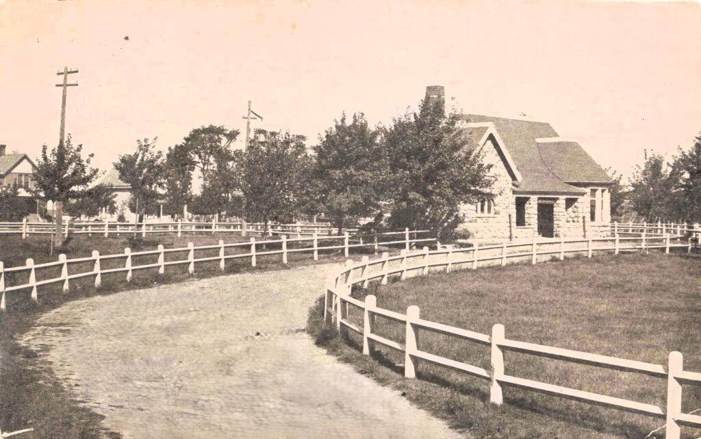 Standish depot in 1907. The building links the railroad era with the motor age.