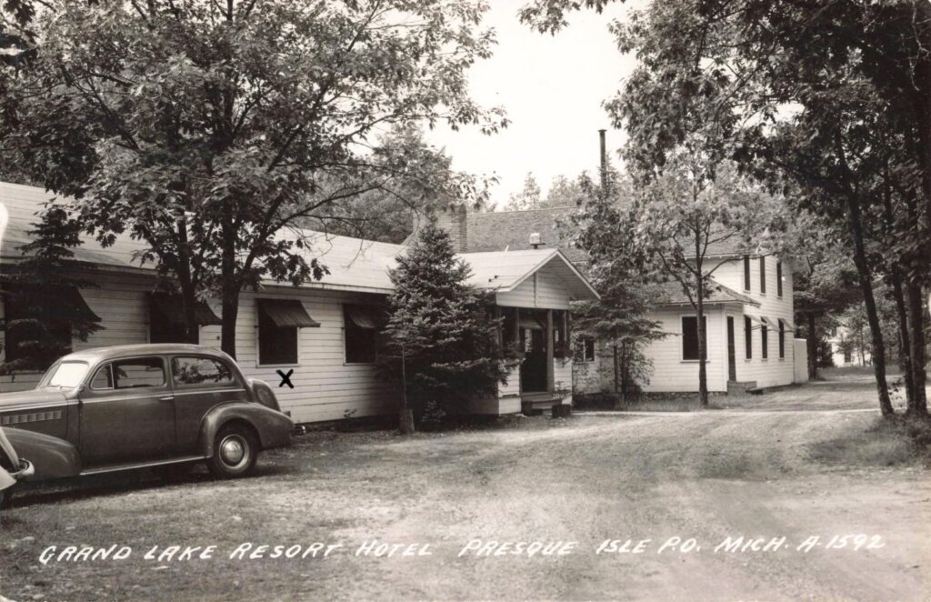 Grand Lake Resort Hotel, Presque Isle P.O. Mich. 1946