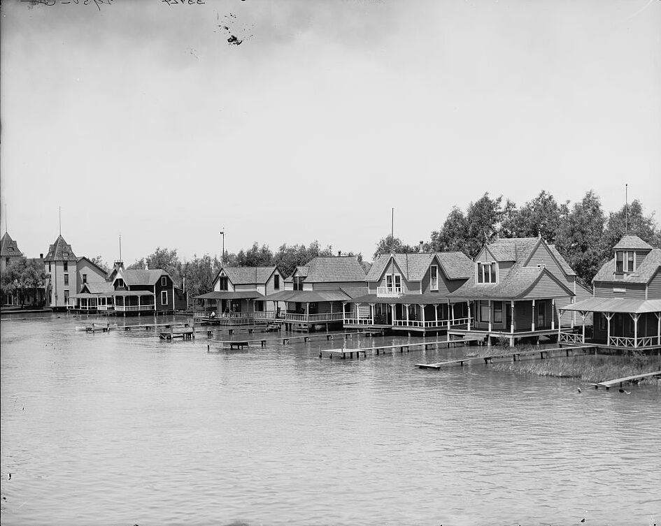 Waterfront cottages stood close to the channel because boats carried residents, guests, food and supplies. Docks functioned much like driveways. - Detroit Publishing Company photograph collection (Library of Congress)